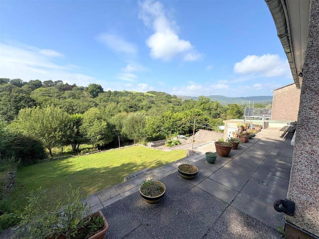 Rear Garden a.jpg