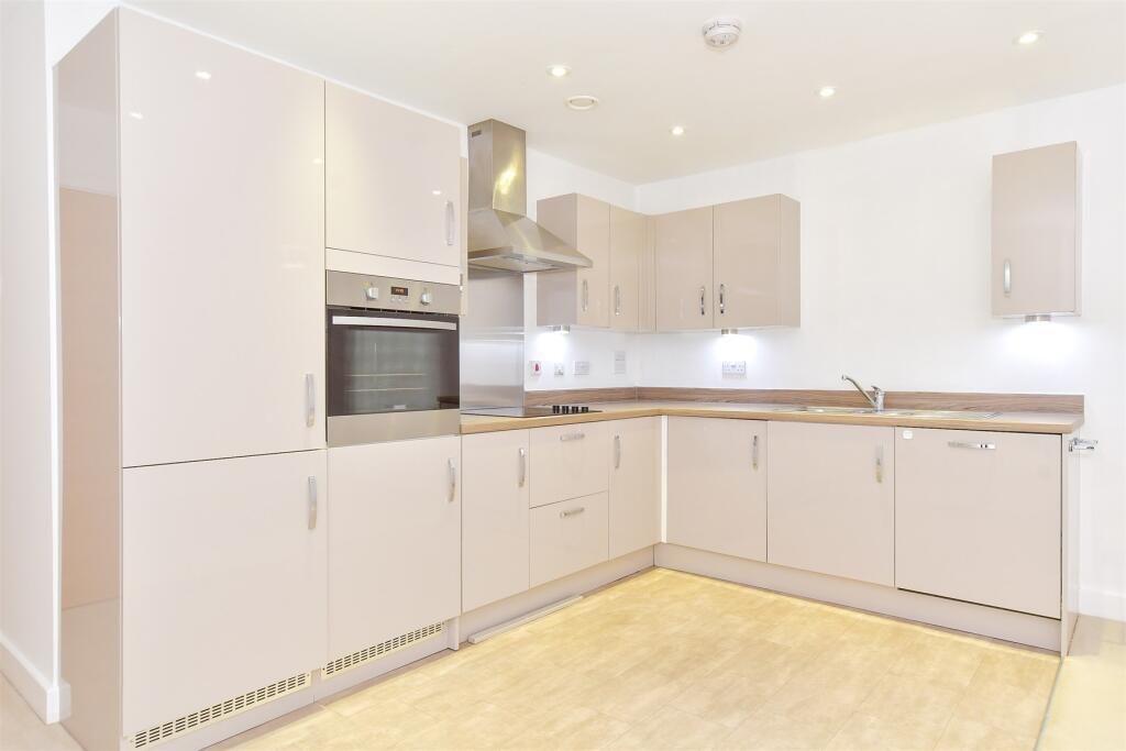 Lounge/ Kitchen