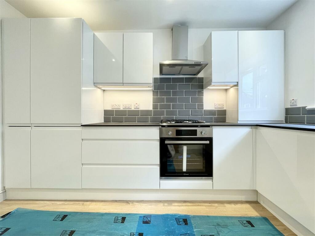 kitchen 1.jpg