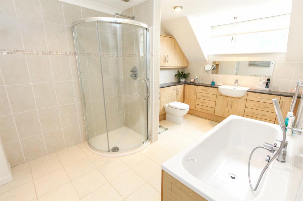En-Suite Shower/Bath