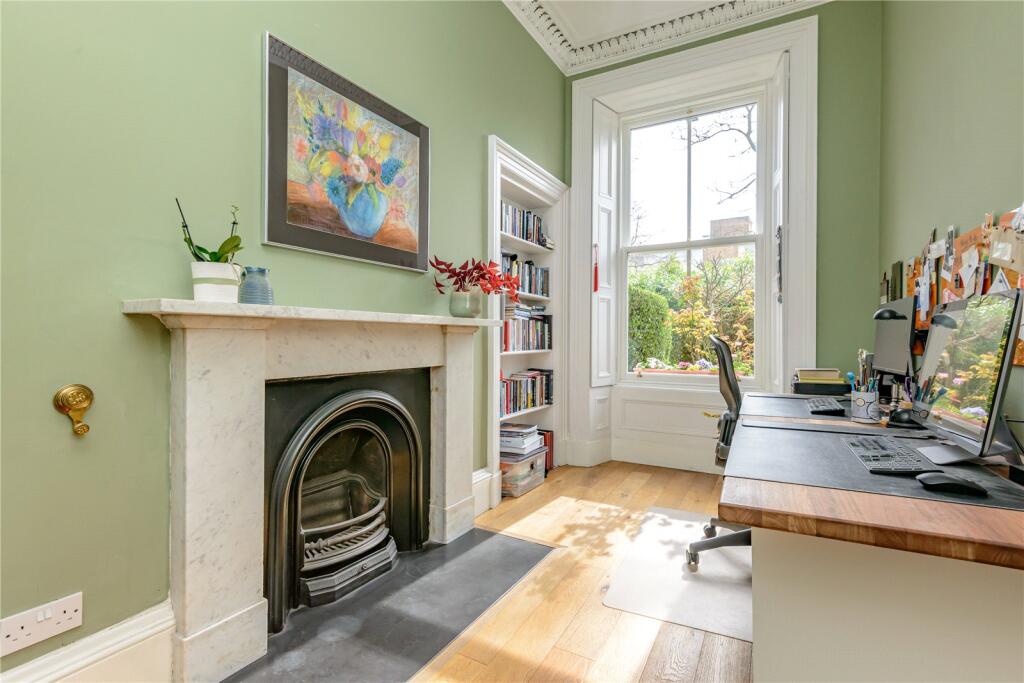 Gillespie Cres 34