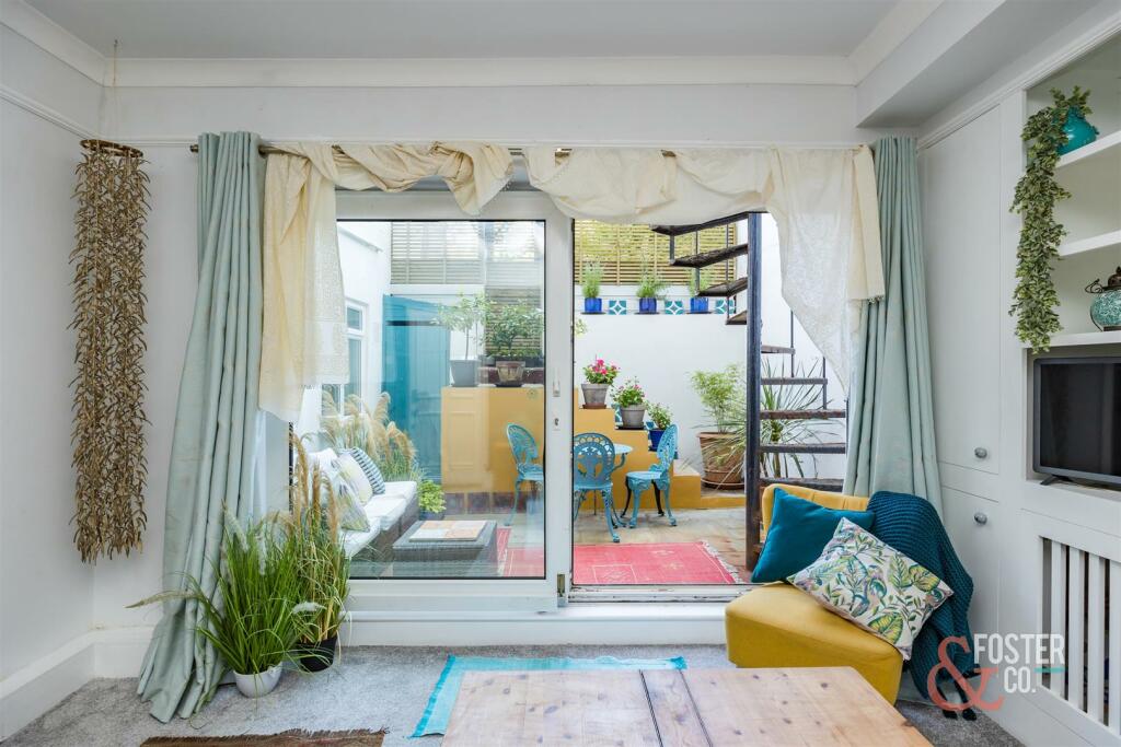 St Aubyns 22, Flat 2-5.JPG