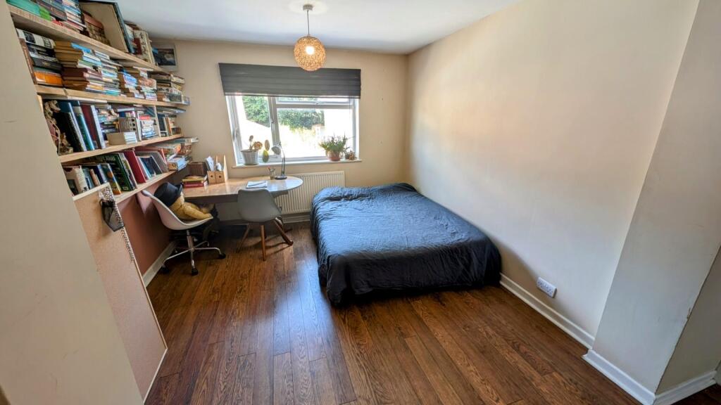 24 Church Rd bed 2.jpg