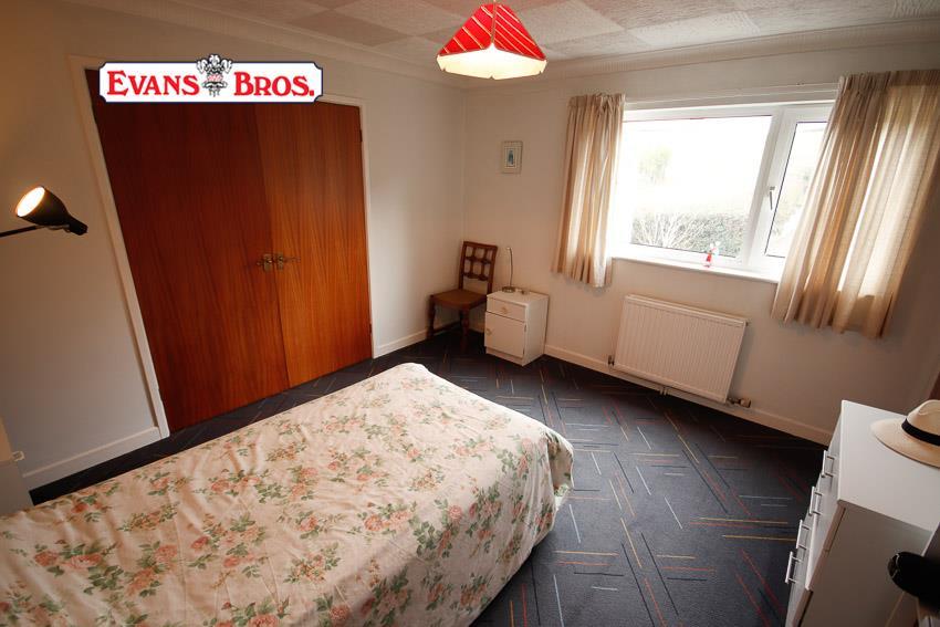 FRONT DOUBLE BEDROOM 4