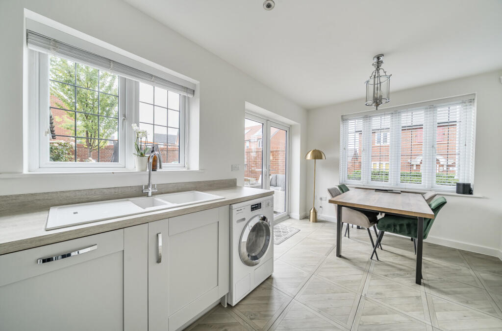 1348324-12-68b867...