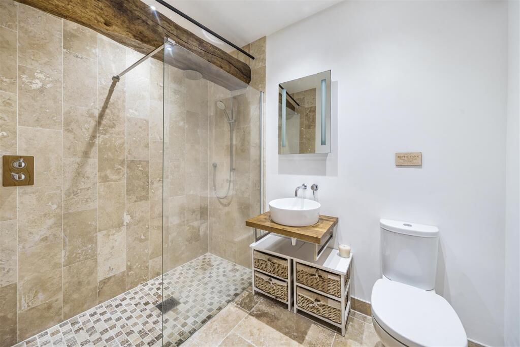 East Barn Ensuite Shower Room.jpg