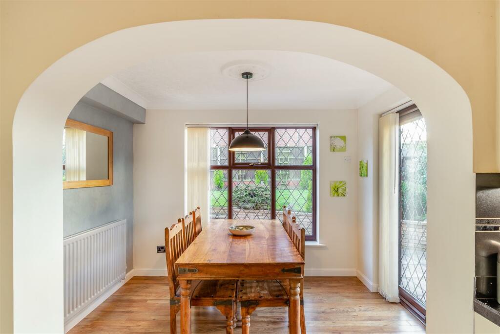 8576940-interior01.jpg