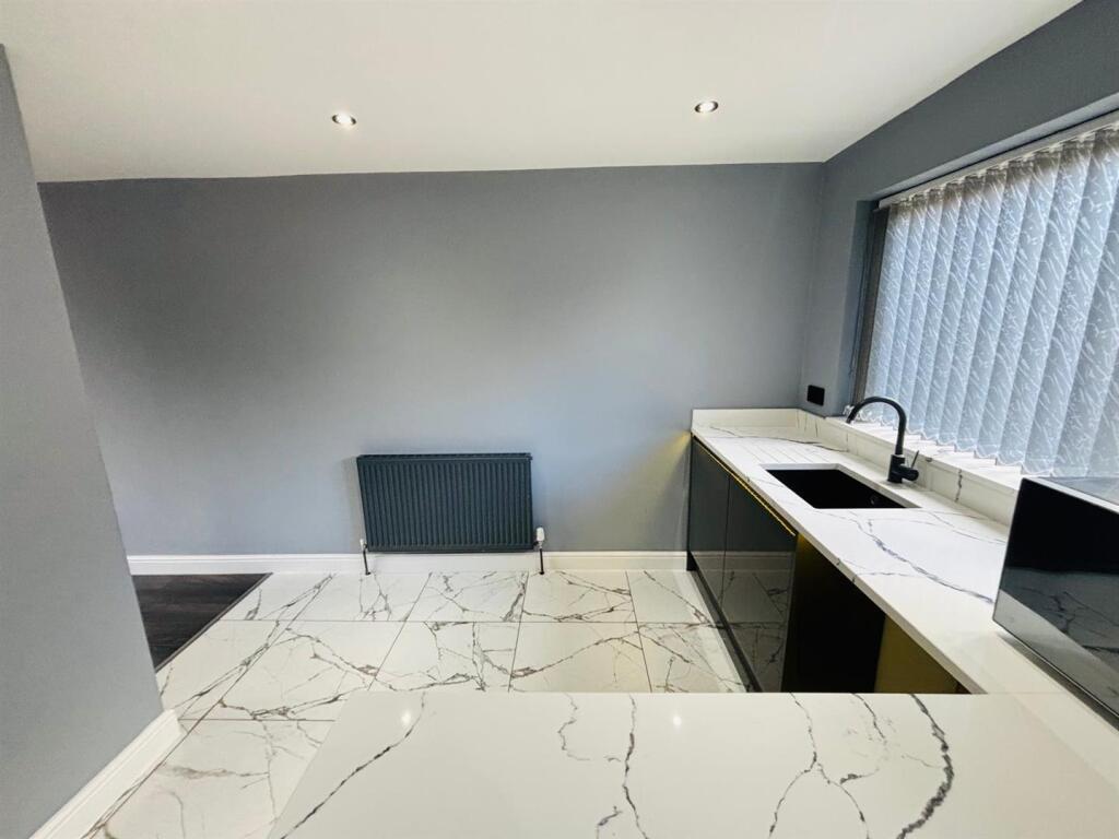 Fitted Dining Kitchen Area: