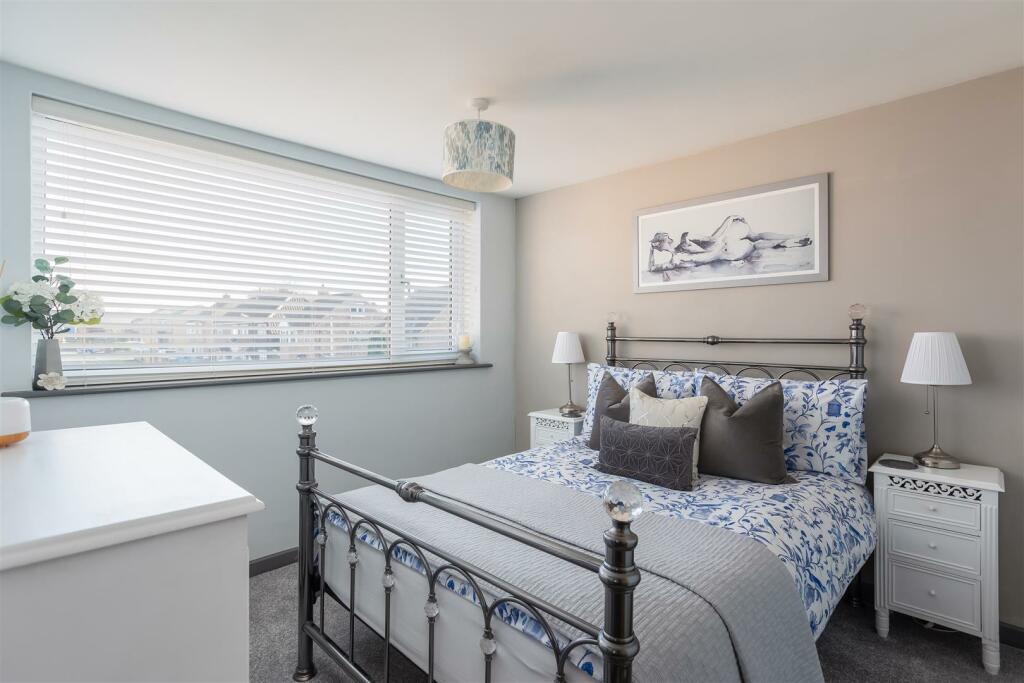 St Peter's Crescent 18 Bedroom 1-1.jpg