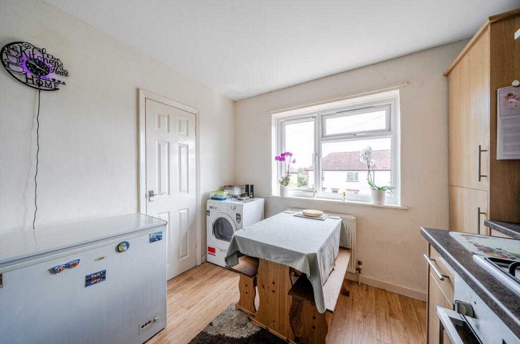 1316479-3-685c0e9...