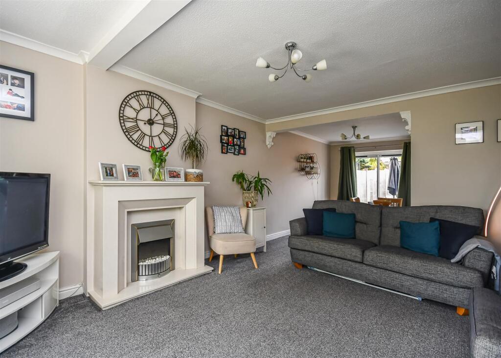 36 The Meadlands-Living Room.jpg