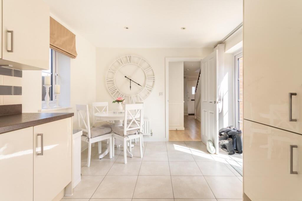 Charlwood Drive-14.jpg