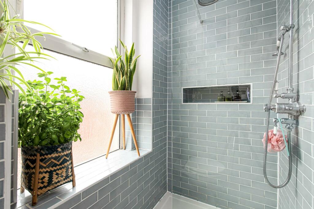 Bathroom_2.jpg