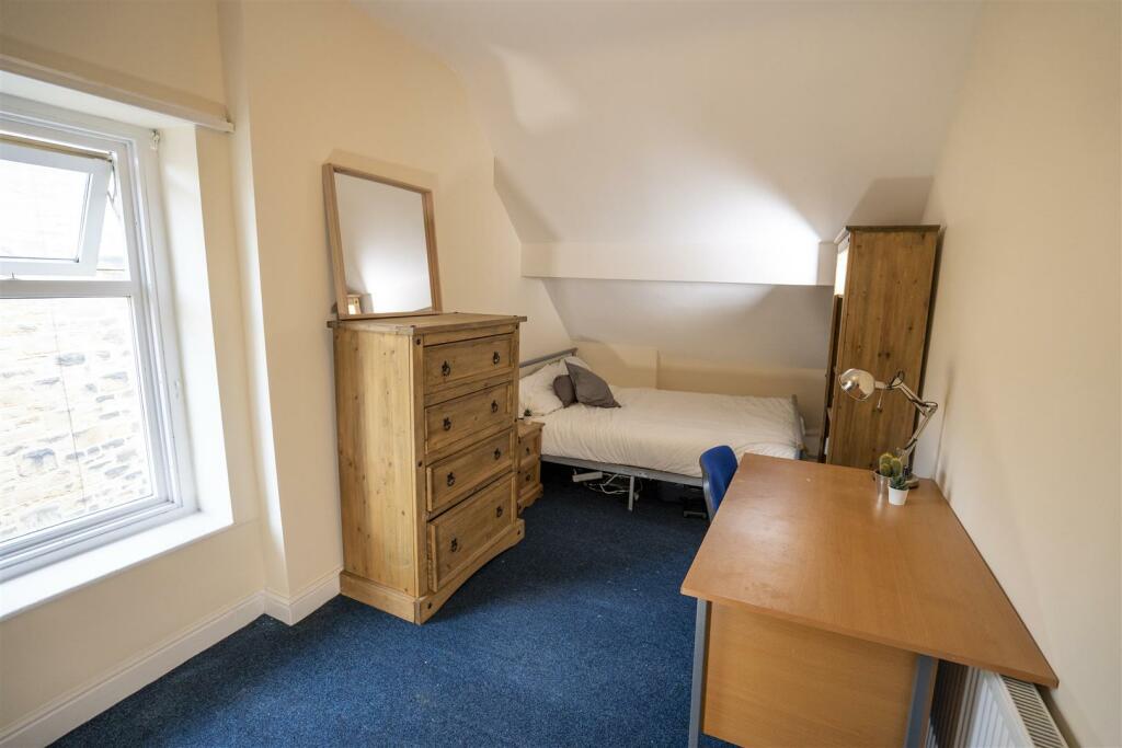 Bedroom6.jpg