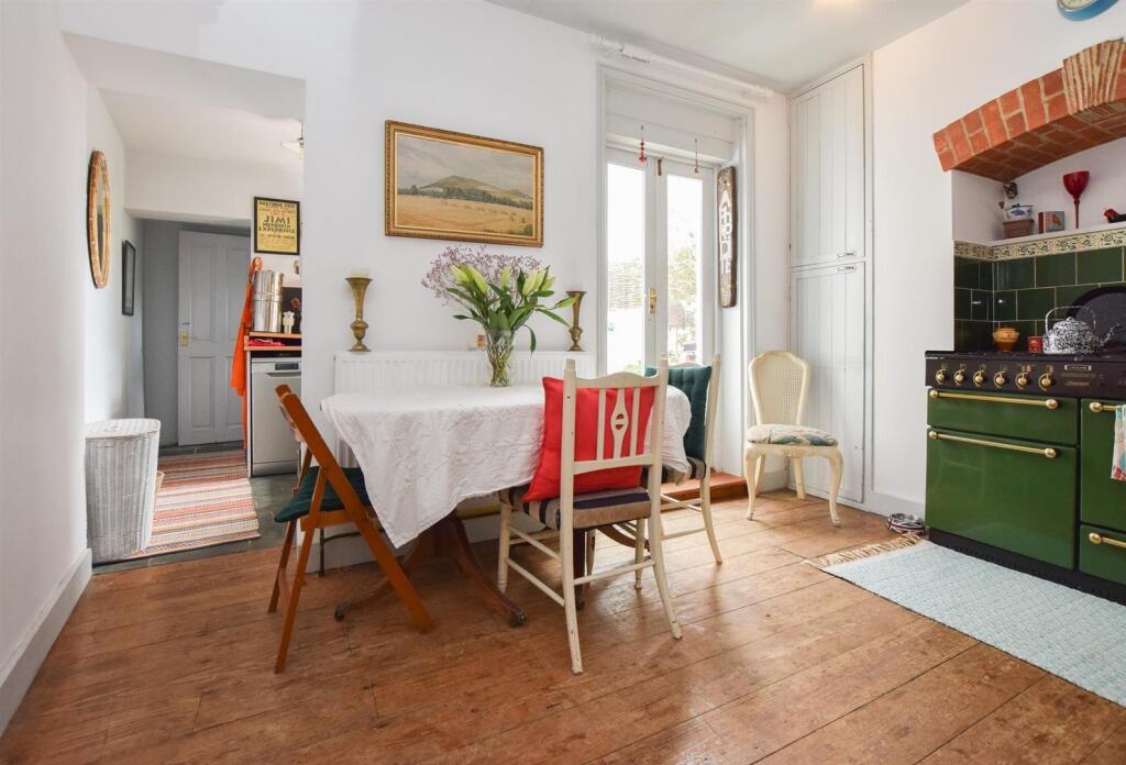 Kitchen dining area