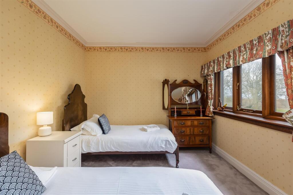Highcliffe Manor Bedroom 5-2.jpg