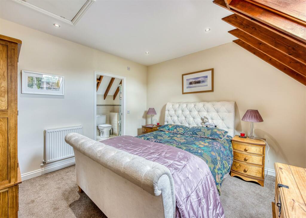 11 Cranmoor-bed3b.jpg