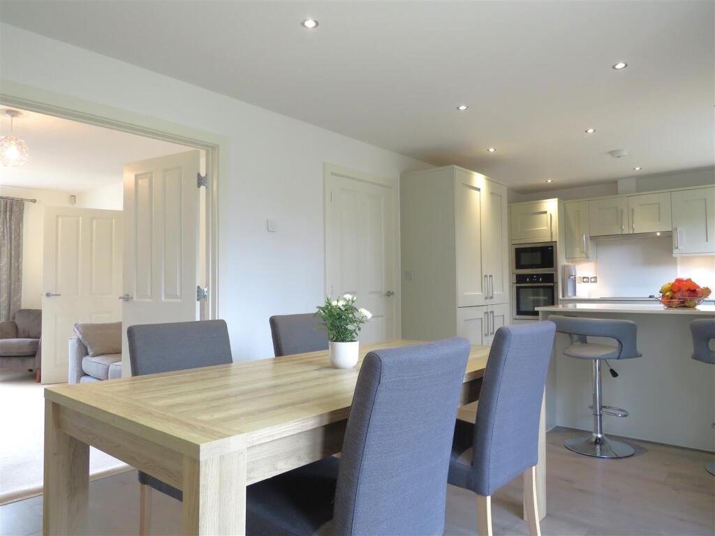 Dining Area.JPG