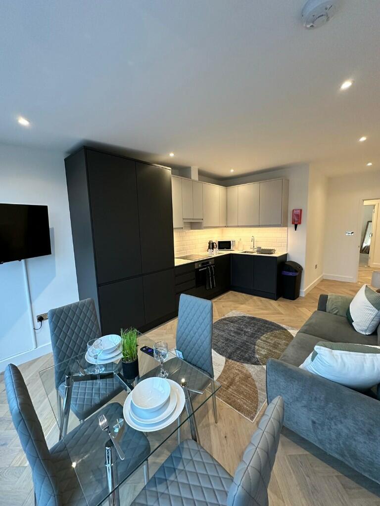 South Street, London, TW7