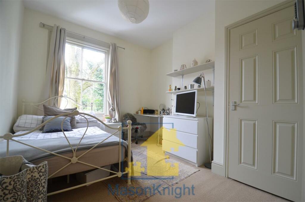 1st Floor Front L-Hand Bedroom - Copy.jpg