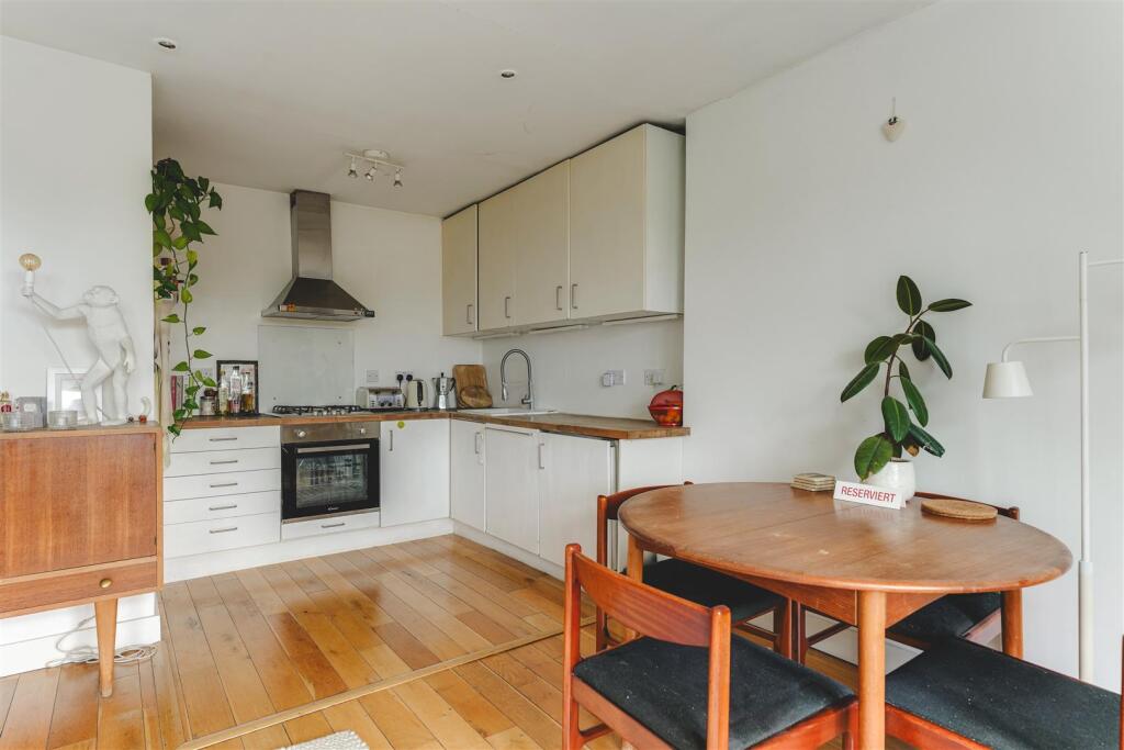 Downs Park Road-9.jpg