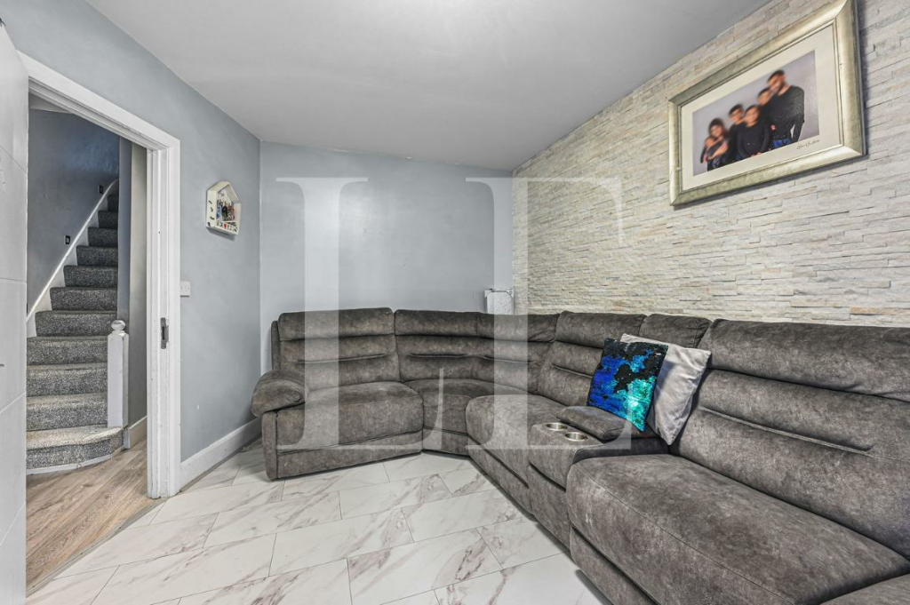 Haselbury Road  (2).png