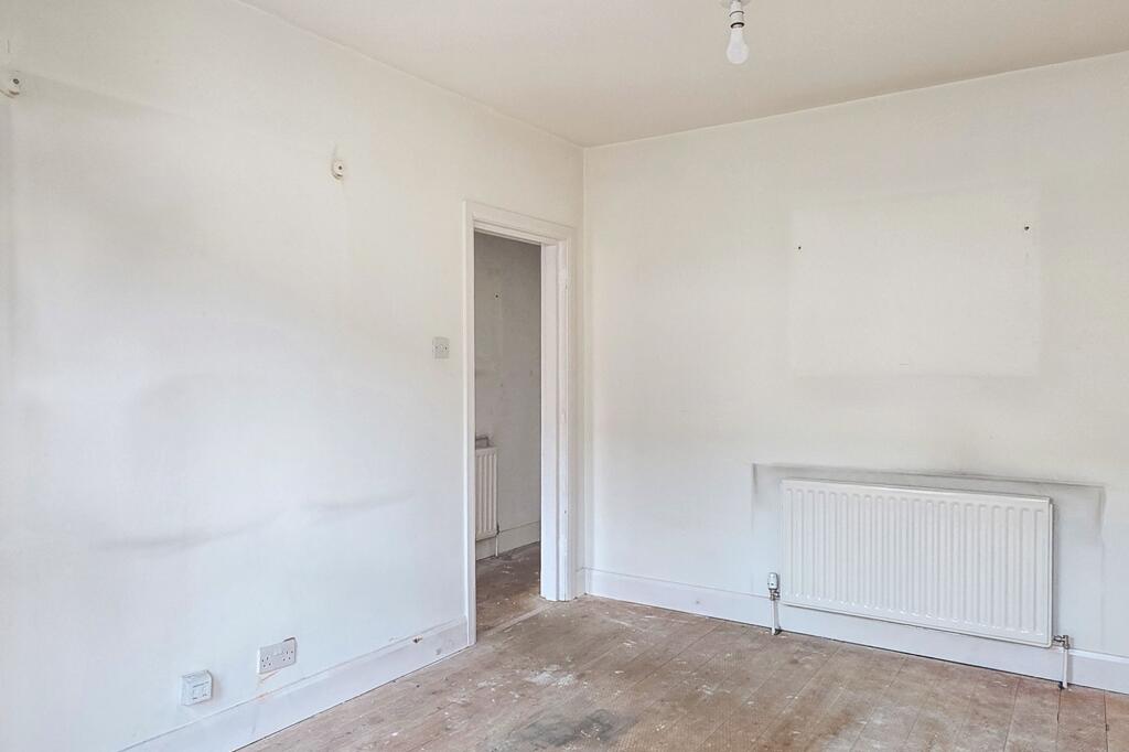 40 Oaklands Road, Hanwell, London W7 2DR