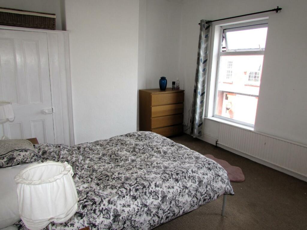 GraftonSt70bed1.JPG