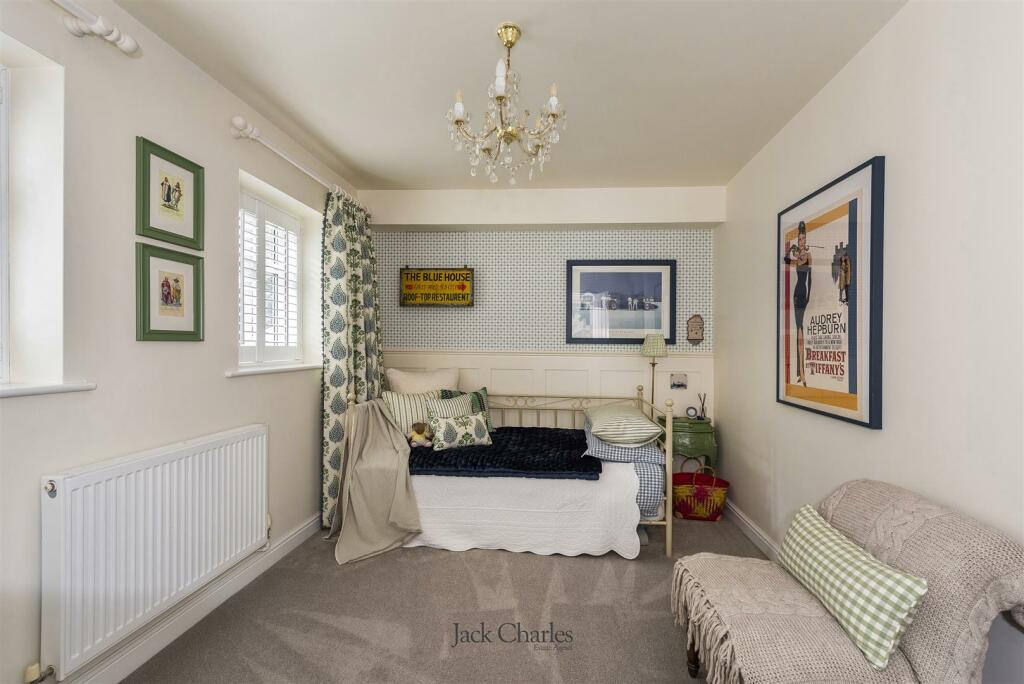 2 Oakhurst Park Gardens, TN11 8BF 010.jpg