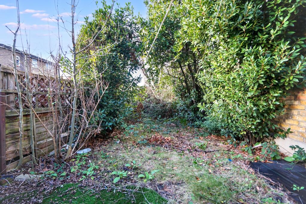 Flat A, 72 Earlsfield Road, Wandsworth, London, SW18 3DN