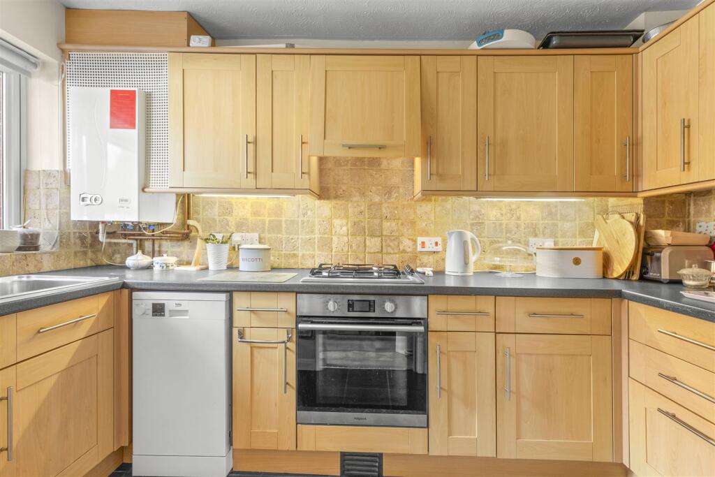 71 Lansdowne Way, HP11 1TW-12.jpg