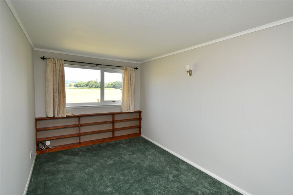 Dining / Bed 5