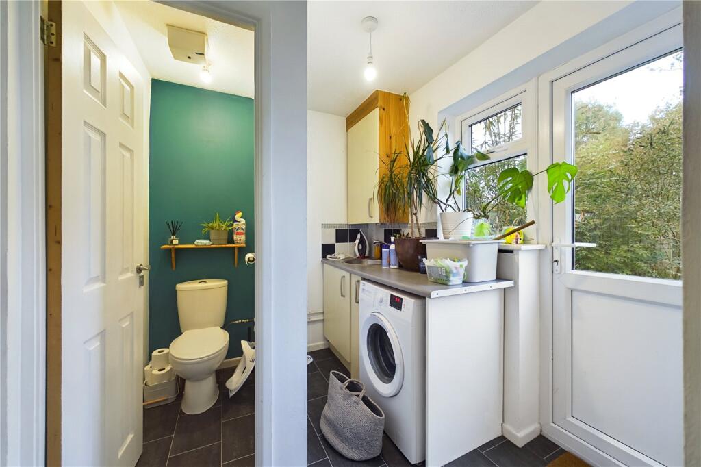 Utility Room &amp; Wc