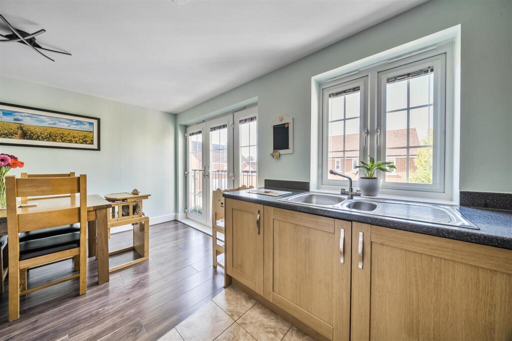 Kitchen diner