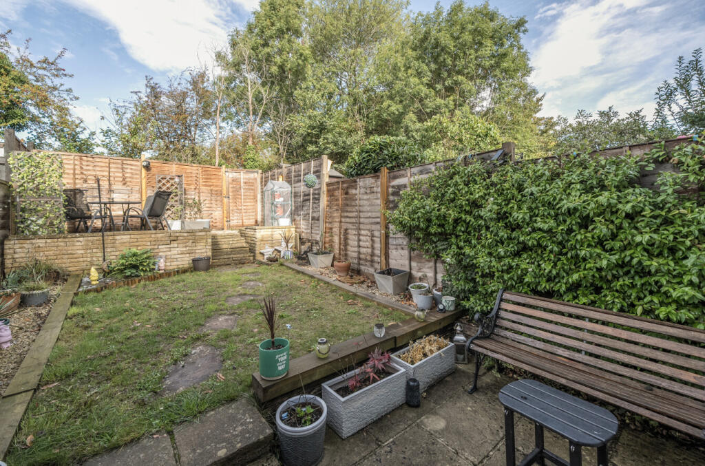 1347990-5-68b8041...