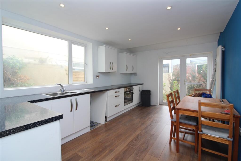 KITCHEN T202509181619.jpg