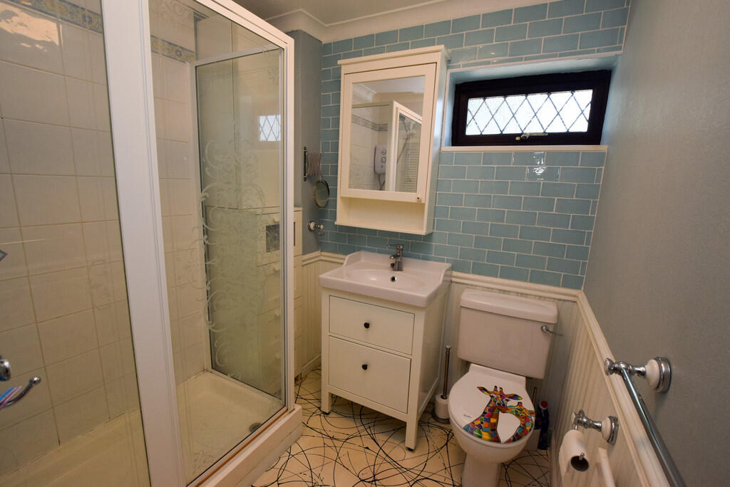 Shower Room_edite...