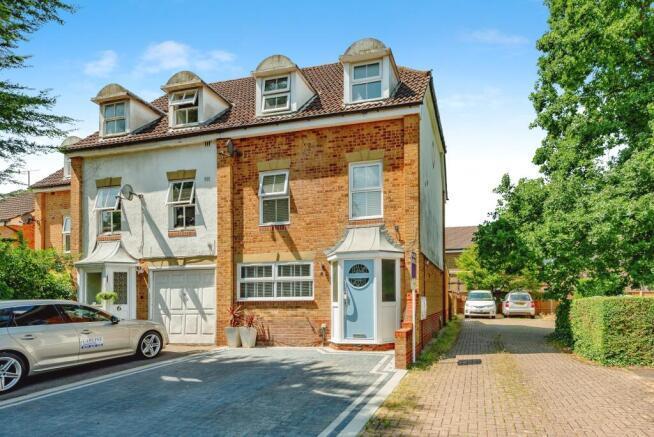 4 Pine Gardens 26.jpeg