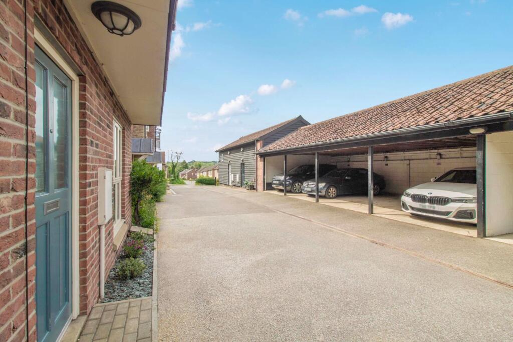 8 St. Edmundsbury Mews [Cart Lodge] 01.jpg