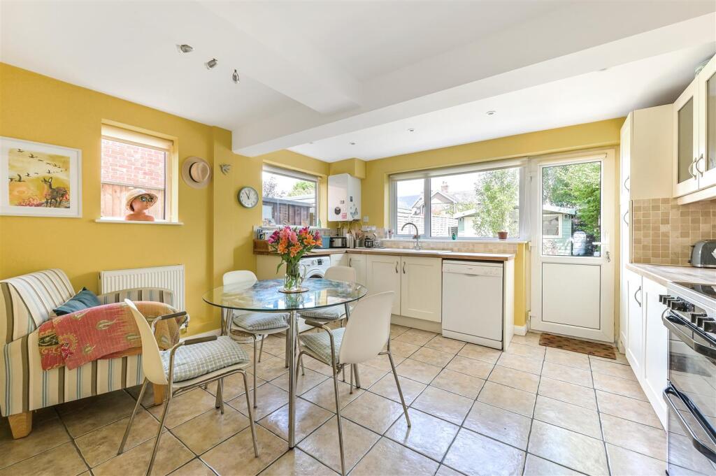 Kitchen/Breakfast Road