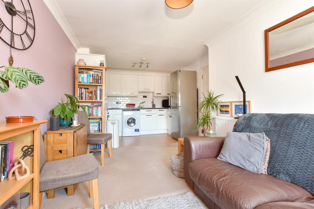 Kitchen/ Living Room