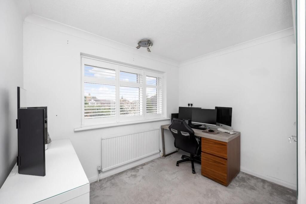 King George VI Drive 11-001.jpg