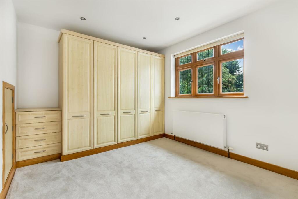 BEDROOM 5