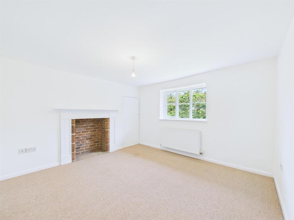 Bedroom 1.jpg