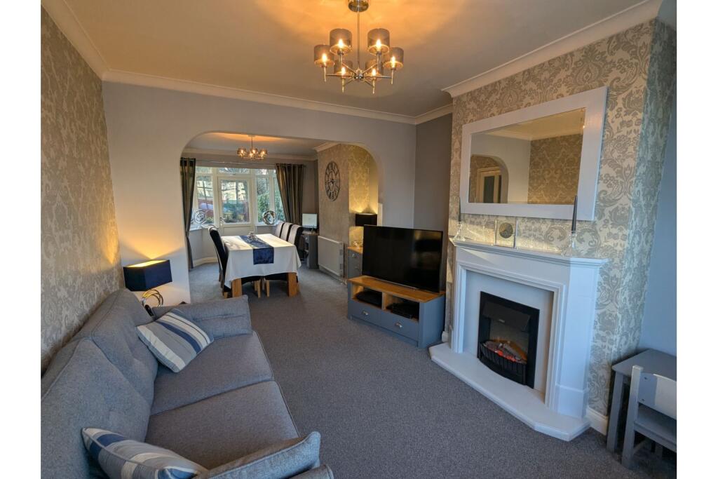 Lounge/Dining Room