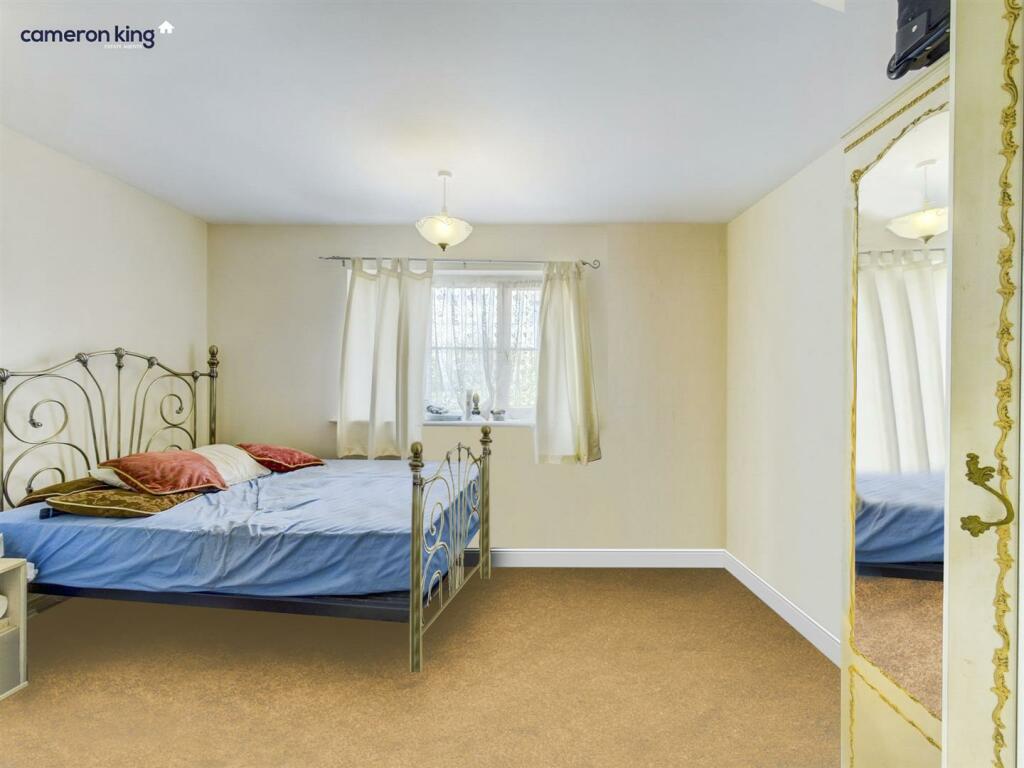 bed 2.jpg