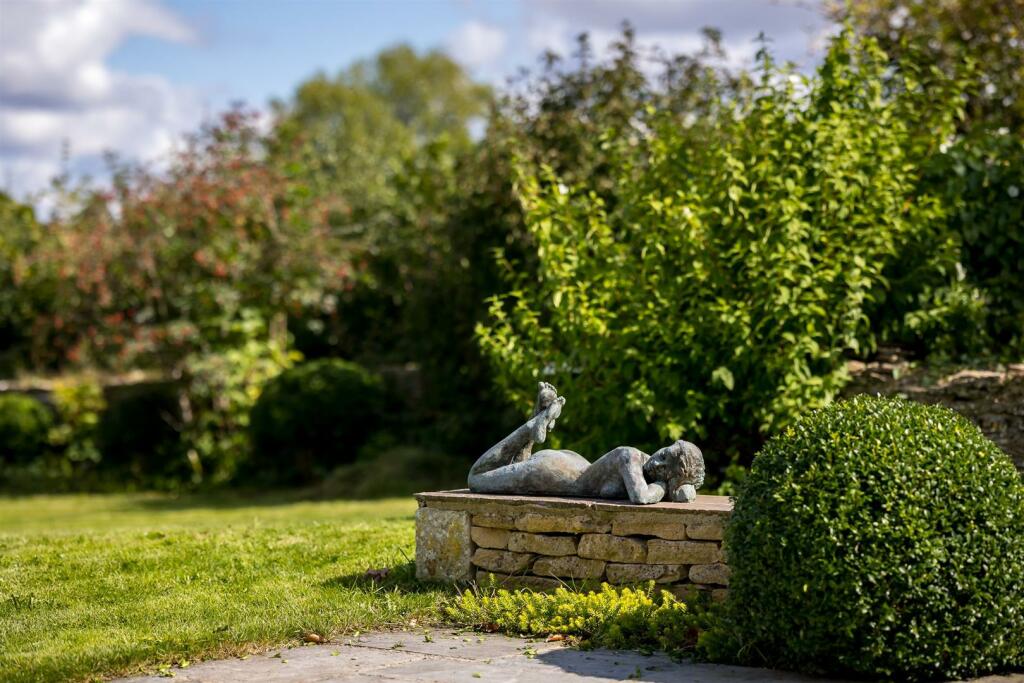17 - 9-10 Sherborne - GL54 3DU - Web.jpg