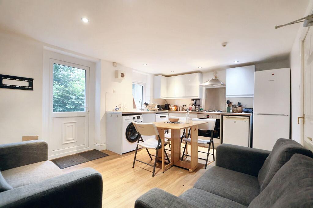 Kitchen/Living Area