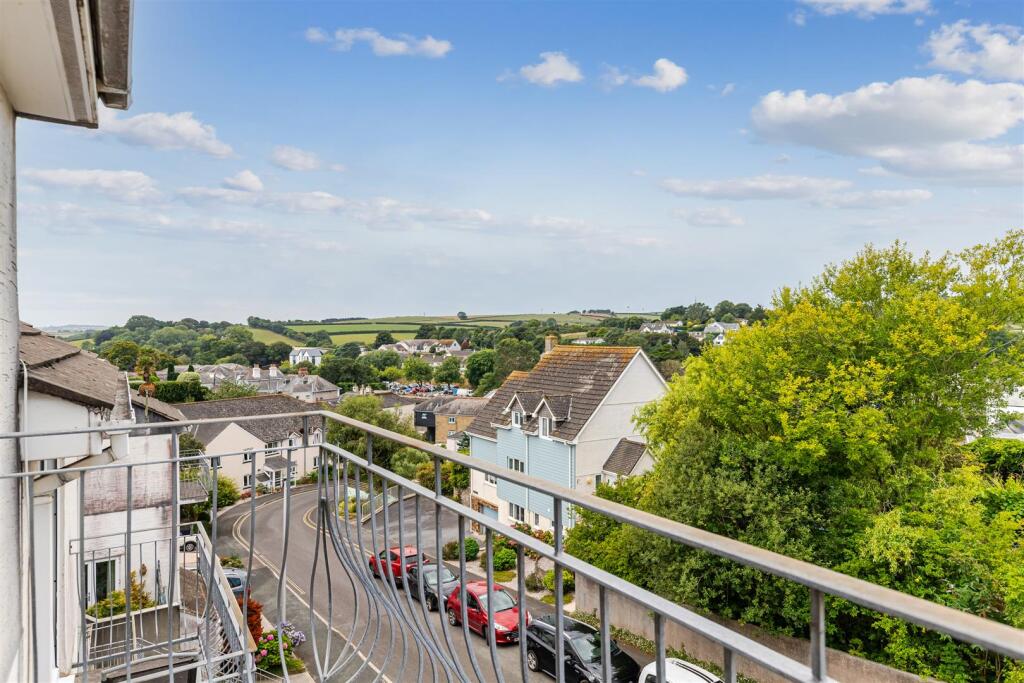 A04 - 73 Saffron Park Kingsbridge - 250811.jpg