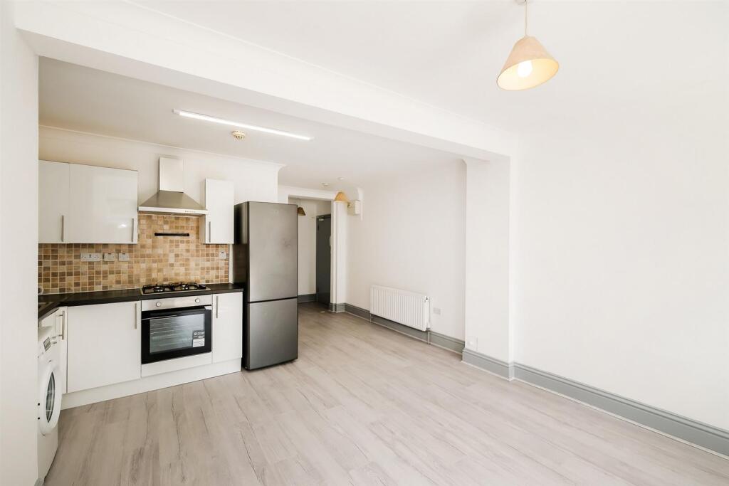 78-80 Spruce Hills Flat 1-8_web.jpg